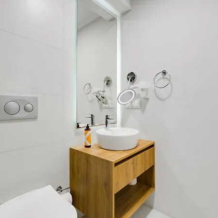Apartmán With Balcony Shared Pool Near Beach