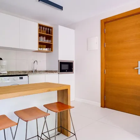 Apartmán With Balcony Shared Pool Near Beach
